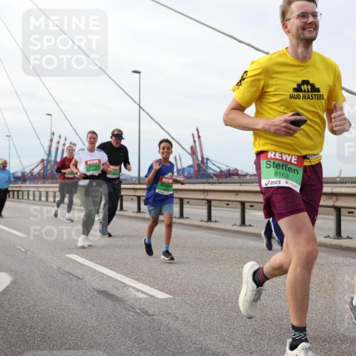 03.10.2025 - Köhlbrandbrückenlauf Lena Gebhardt http://msf.ph/oto/9205444 03.10.2025 16:01:10 Position 2 8163, 24, 43, 8748 meine-sportfotos.de