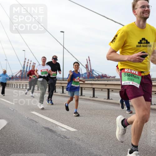 03.10.2025 - Köhlbrandbrückenlauf Lena Gebhardt http://msf.ph/oto/9205445 03.10.2025 16:01:10 Position 2 24, 8163, 874 meine-sportfotos.de