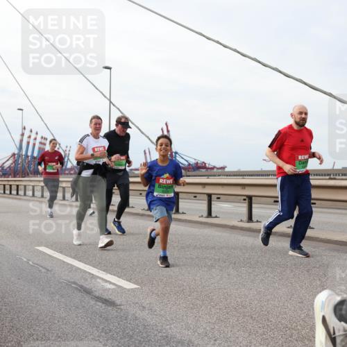 03.10.2025 - Köhlbrandbrückenlauf Lena Gebhardt http://msf.ph/oto/9205446 03.10.2025 16:01:10 Position 2 44 meine-sportfotos.de