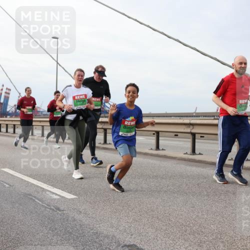 03.10.2025 - Köhlbrandbrückenlauf Lena Gebhardt http://msf.ph/oto/9205451 03.10.2025 16:01:11 Position 2  meine-sportfotos.de