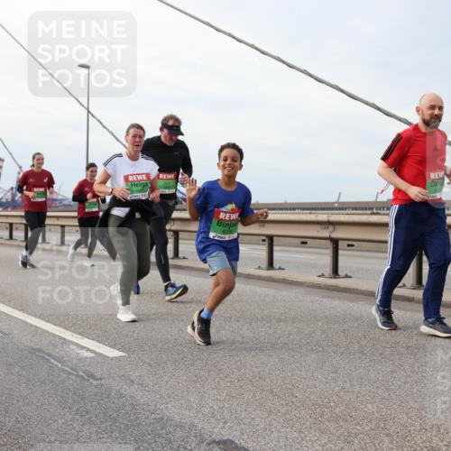 03.10.2025 - Köhlbrandbrückenlauf Lena Gebhardt http://msf.ph/oto/9205452 03.10.2025 16:01:11 Position 2 7111 meine-sportfotos.de