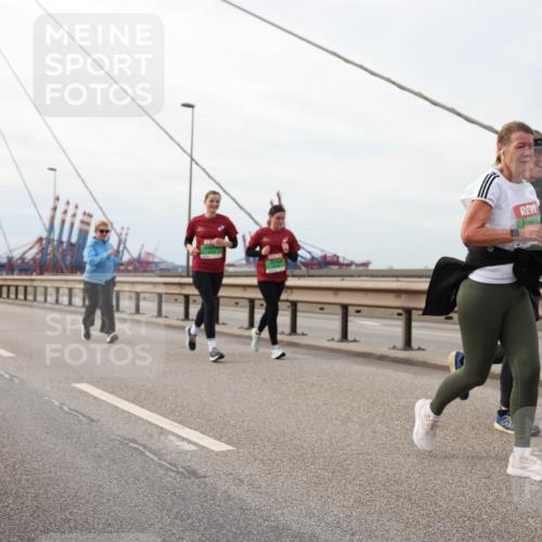 03.10.2025 - Köhlbrandbrückenlauf Lena Gebhardt http://msf.ph/oto/9205456 03.10.2025 16:01:12 Position 2  meine-sportfotos.de