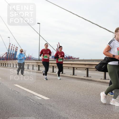 03.10.2025 - Köhlbrandbrückenlauf Lena Gebhardt http://msf.ph/oto/9205458 03.10.2025 16:01:12 Position 2 8207 meine-sportfotos.de