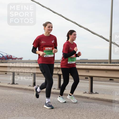 03.10.2025 - Köhlbrandbrückenlauf Lena Gebhardt http://msf.ph/oto/9205464 03.10.2025 16:01:14 Position 2 8332, 8264 meine-sportfotos.de
