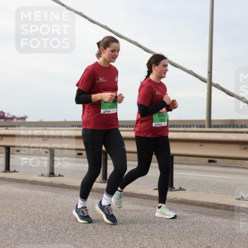 03.10.2025 - Köhlbrandbrückenlauf Lena Gebhardt http://msf.ph/oto/9205466 03.10.2025 16:01:14 Position 2 8332, 8264 meine-sportfotos.de