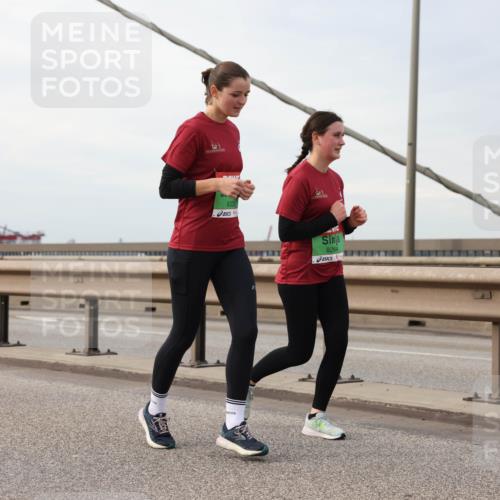 03.10.2025 - Köhlbrandbrückenlauf Lena Gebhardt http://msf.ph/oto/9205467 03.10.2025 16:01:14 Position 2 8332, 8264 meine-sportfotos.de
