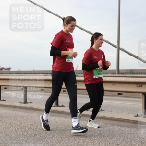 03.10.2025 - Köhlbrandbrückenlauf Lena Gebhardt http://msf.ph/oto/9205468 03.10.2025 16:01:14 Position 2 8264 meine-sportfotos.de