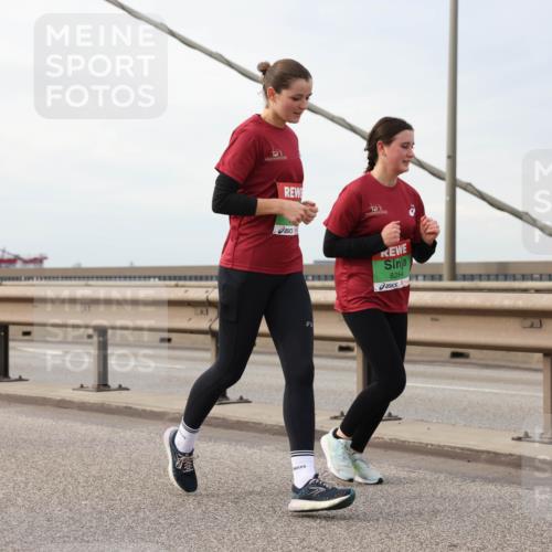 03.10.2025 - Köhlbrandbrückenlauf Lena Gebhardt http://msf.ph/oto/9205469 03.10.2025 16:01:14 Position 2 8264 meine-sportfotos.de