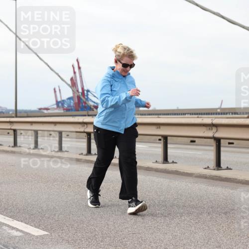 03.10.2025 - Köhlbrandbrückenlauf Lena Gebhardt http://msf.ph/oto/9205471 03.10.2025 16:01:15 Position 2 11 meine-sportfotos.de