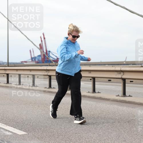 03.10.2025 - Köhlbrandbrückenlauf Lena Gebhardt http://msf.ph/oto/9205472 03.10.2025 16:01:15 Position 2  meine-sportfotos.de
