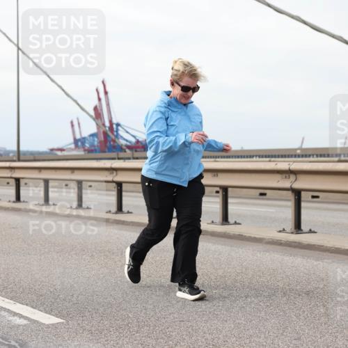 03.10.2025 - Köhlbrandbrückenlauf Lena Gebhardt http://msf.ph/oto/9205473 03.10.2025 16:01:15 Position 2  meine-sportfotos.de