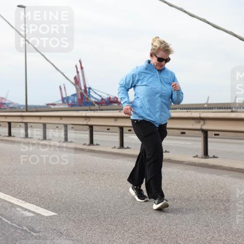 03.10.2025 - Köhlbrandbrückenlauf Lena Gebhardt http://msf.ph/oto/9205475 03.10.2025 16:01:15 Position 2  meine-sportfotos.de