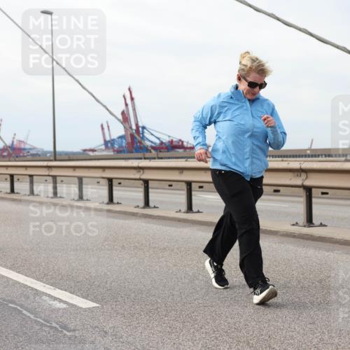 03.10.2025 - Köhlbrandbrückenlauf Lena Gebhardt http://msf.ph/oto/9205476 03.10.2025 16:01:15 Position 2  meine-sportfotos.de