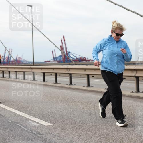 03.10.2025 - Köhlbrandbrückenlauf Lena Gebhardt http://msf.ph/oto/9205477 03.10.2025 16:01:15 Position 2  meine-sportfotos.de