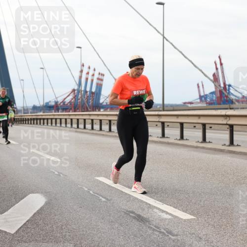 03.10.2025 - Köhlbrandbrückenlauf Lena Gebhardt http://msf.ph/oto/9205478 03.10.2025 16:01:16 Position 2  meine-sportfotos.de