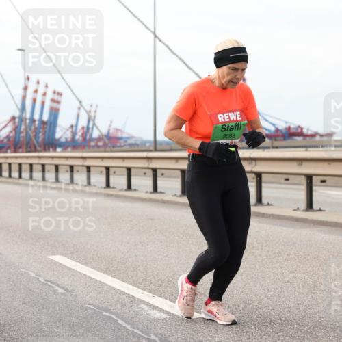 03.10.2025 - Köhlbrandbrückenlauf Lena Gebhardt http://msf.ph/oto/9205486 03.10.2025 16:01:17 Position 2 8588 meine-sportfotos.de