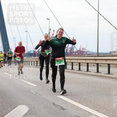 03.10.2025 - Köhlbrandbrückenlauf Lena Gebhardt http://msf.ph/oto/9205492 03.10.2025 16:01:20 Position 2 906, 96 meine-sportfotos.de