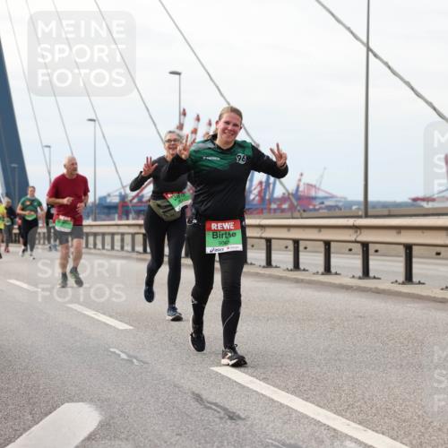 03.10.2025 - Köhlbrandbrückenlauf Lena Gebhardt http://msf.ph/oto/9205493 03.10.2025 16:01:20 Position 2 9069, 96 meine-sportfotos.de
