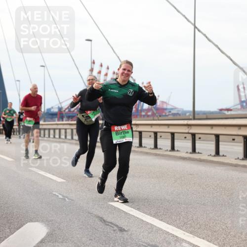 03.10.2025 - Köhlbrandbrückenlauf Lena Gebhardt http://msf.ph/oto/9205495 03.10.2025 16:01:20 Position 2 9063 meine-sportfotos.de