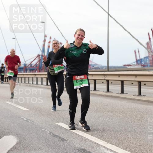 03.10.2025 - Köhlbrandbrückenlauf Lena Gebhardt http://msf.ph/oto/9205497 03.10.2025 16:01:21 Position 2 96, 906 meine-sportfotos.de