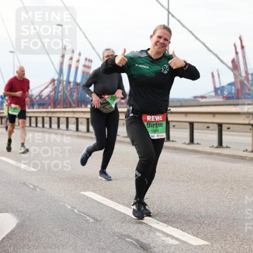 03.10.2025 - Köhlbrandbrückenlauf Lena Gebhardt http://msf.ph/oto/9205498 03.10.2025 16:01:21 Position 2 9063 meine-sportfotos.de