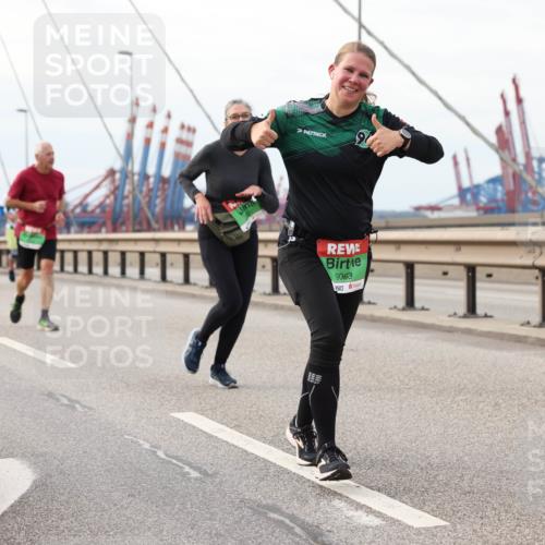 03.10.2025 - Köhlbrandbrückenlauf Lena Gebhardt http://msf.ph/oto/9205499 03.10.2025 16:01:21 Position 2 9063 meine-sportfotos.de