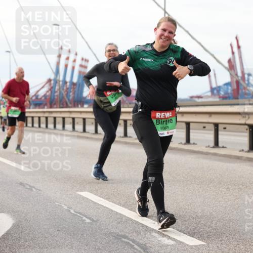 03.10.2025 - Köhlbrandbrückenlauf Lena Gebhardt http://msf.ph/oto/9205500 03.10.2025 16:01:21 Position 2 9063 meine-sportfotos.de