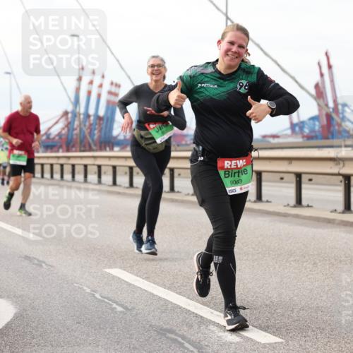 03.10.2025 - Köhlbrandbrückenlauf Lena Gebhardt http://msf.ph/oto/9205501 03.10.2025 16:01:21 Position 2 98, 9063 meine-sportfotos.de