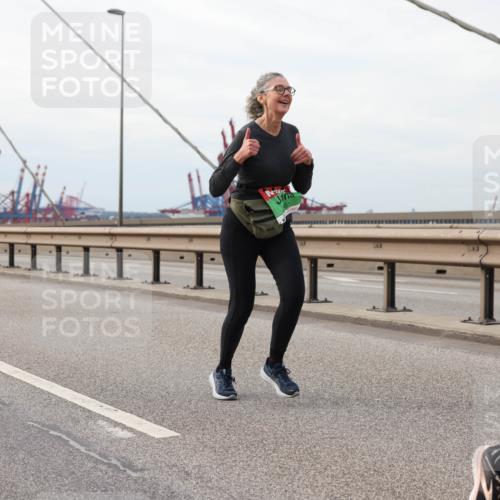 03.10.2025 - Köhlbrandbrückenlauf Lena Gebhardt http://msf.ph/oto/9205503 03.10.2025 16:01:22 Position 2 51 meine-sportfotos.de
