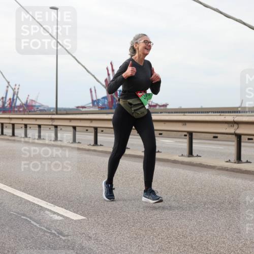03.10.2025 - Köhlbrandbrückenlauf Lena Gebhardt http://msf.ph/oto/9205504 03.10.2025 16:01:22 Position 2  meine-sportfotos.de