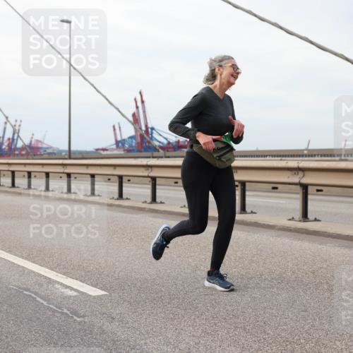 03.10.2025 - Köhlbrandbrückenlauf Lena Gebhardt http://msf.ph/oto/9205505 03.10.2025 16:01:22 Position 2  meine-sportfotos.de