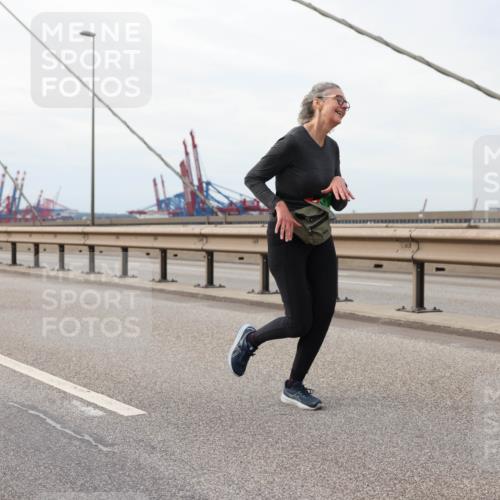 03.10.2025 - Köhlbrandbrückenlauf Lena Gebhardt http://msf.ph/oto/9205506 03.10.2025 16:01:23 Position 2  meine-sportfotos.de