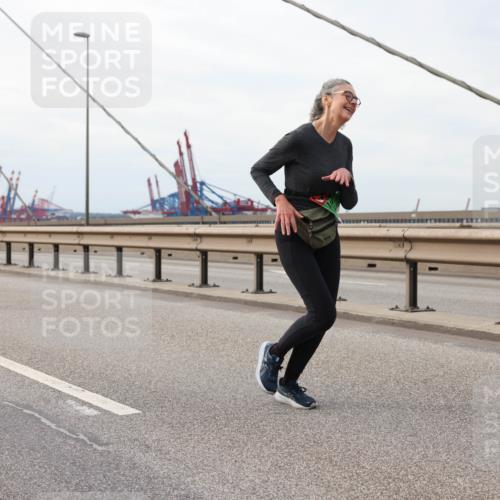 03.10.2025 - Köhlbrandbrückenlauf Lena Gebhardt http://msf.ph/oto/9205507 03.10.2025 16:01:23 Position 2  meine-sportfotos.de