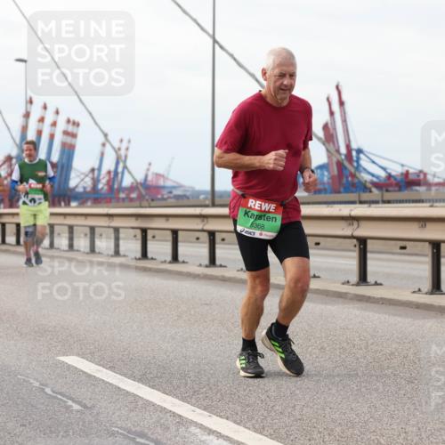 03.10.2025 - Köhlbrandbrückenlauf Lena Gebhardt http://msf.ph/oto/9205512 03.10.2025 16:01:25 Position 2 8368 meine-sportfotos.de