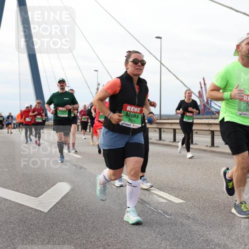 03.10.2025 - Köhlbrandbrückenlauf Lena Gebhardt http://msf.ph/oto/9205527 03.10.2025 16:01:30 Position 2 8575, 8729, 8730 meine-sportfotos.de