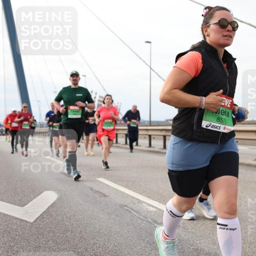 03.10.2025 - Köhlbrandbrückenlauf Lena Gebhardt http://msf.ph/oto/9205528 03.10.2025 16:01:31 Position 2 8575 meine-sportfotos.de