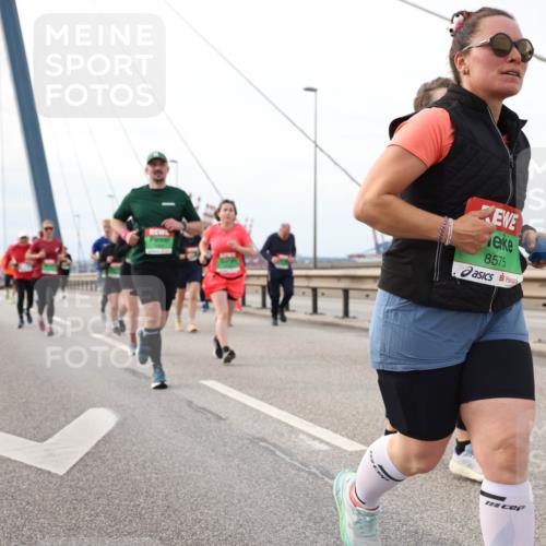 03.10.2025 - Köhlbrandbrückenlauf Lena Gebhardt http://msf.ph/oto/9205529 03.10.2025 16:01:31 Position 2 8575 meine-sportfotos.de