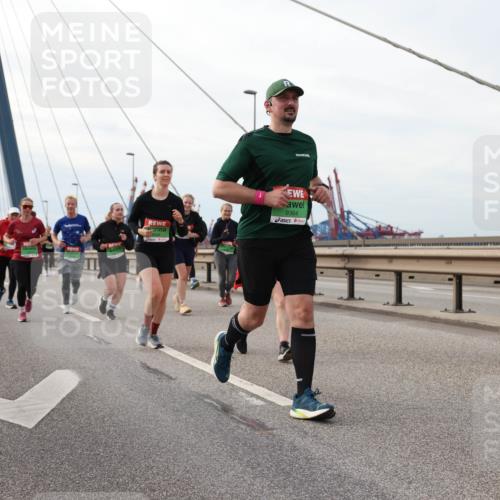 03.10.2025 - Köhlbrandbrückenlauf Lena Gebhardt http://msf.ph/oto/9205531 03.10.2025 16:01:32 Position 2 9364 meine-sportfotos.de