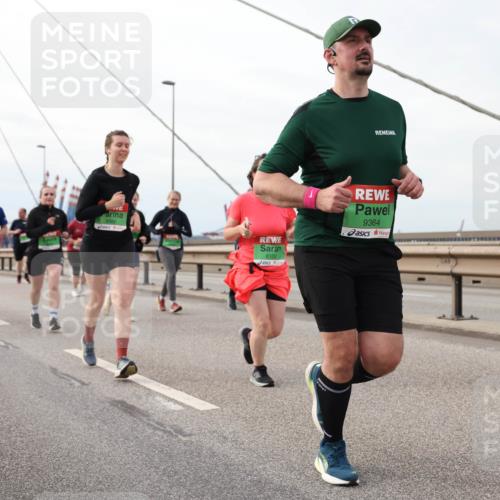 03.10.2025 - Köhlbrandbrückenlauf Lena Gebhardt http://msf.ph/oto/9205533 03.10.2025 16:01:32 Position 2 8568, 8102, 9364 meine-sportfotos.de