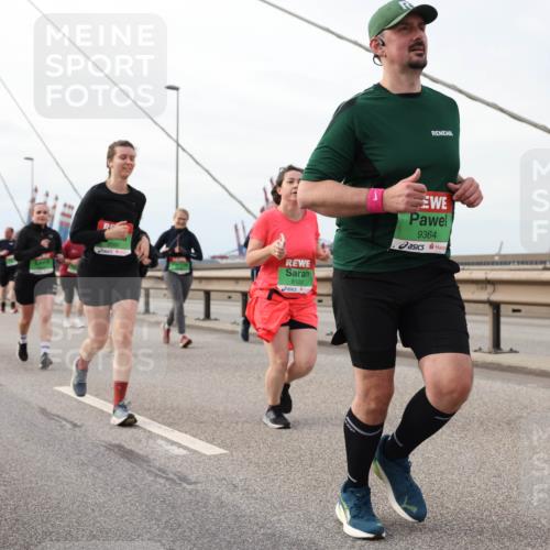 03.10.2025 - Köhlbrandbrückenlauf Lena Gebhardt http://msf.ph/oto/9205534 03.10.2025 16:01:32 Position 2 8102, 9364 meine-sportfotos.de