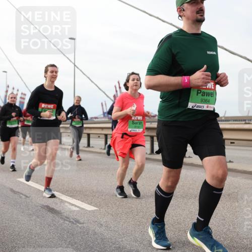 03.10.2025 - Köhlbrandbrückenlauf Lena Gebhardt http://msf.ph/oto/9205535 03.10.2025 16:01:33 Position 2 8102, 9364 meine-sportfotos.de
