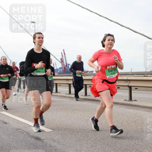 03.10.2025 - Köhlbrandbrückenlauf Lena Gebhardt http://msf.ph/oto/9205537 03.10.2025 16:01:33 Position 2 7254, 8568, 8102 meine-sportfotos.de