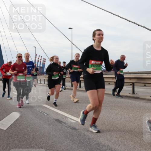03.10.2025 - Köhlbrandbrückenlauf Lena Gebhardt http://msf.ph/oto/9205538 03.10.2025 16:01:33 Position 2  meine-sportfotos.de