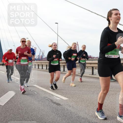 03.10.2025 - Köhlbrandbrückenlauf Lena Gebhardt http://msf.ph/oto/9205541 03.10.2025 16:01:34 Position 2 8568 meine-sportfotos.de