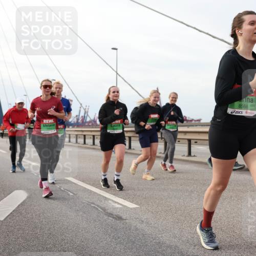 03.10.2025 - Köhlbrandbrückenlauf Lena Gebhardt http://msf.ph/oto/9205542 03.10.2025 16:01:34 Position 2 7254, 8568 meine-sportfotos.de