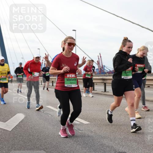 03.10.2025 - Köhlbrandbrückenlauf Lena Gebhardt http://msf.ph/oto/9205546 03.10.2025 16:01:35 Position 2 7254, 8684 meine-sportfotos.de