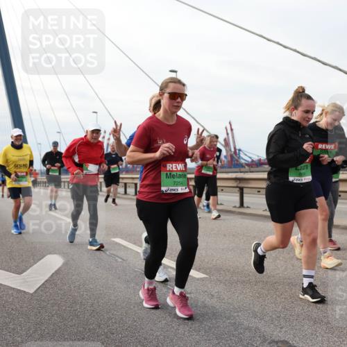 03.10.2025 - Köhlbrandbrückenlauf Lena Gebhardt http://msf.ph/oto/9205547 03.10.2025 16:01:35 Position 2 7254, 8684 meine-sportfotos.de