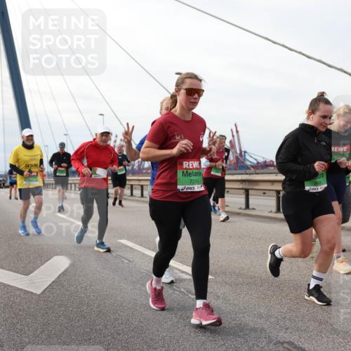 03.10.2025 - Köhlbrandbrückenlauf Lena Gebhardt http://msf.ph/oto/9205548 03.10.2025 16:01:35 Position 2 2025, 7254, 8684 meine-sportfotos.de
