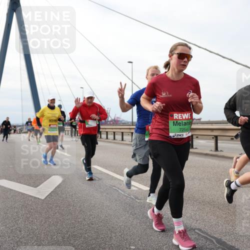 03.10.2025 - Köhlbrandbrückenlauf Lena Gebhardt http://msf.ph/oto/9205549 03.10.2025 16:01:35 Position 2 7254, 8684 meine-sportfotos.de