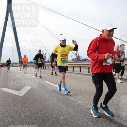 03.10.2025 - Köhlbrandbrückenlauf Lena Gebhardt http://msf.ph/oto/9205557 03.10.2025 16:01:37 Position 2 2025 meine-sportfotos.de